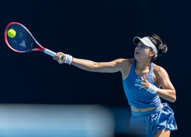 1737019791313059210.jpg (体育)(8)网球——澳网:王雅繁晋级第二轮XxjpseC007174_20250114_PEPFN0A001.jpg